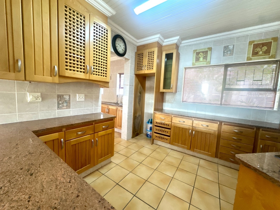 6 Bedroom Property for Sale in Denver Park Western Cape